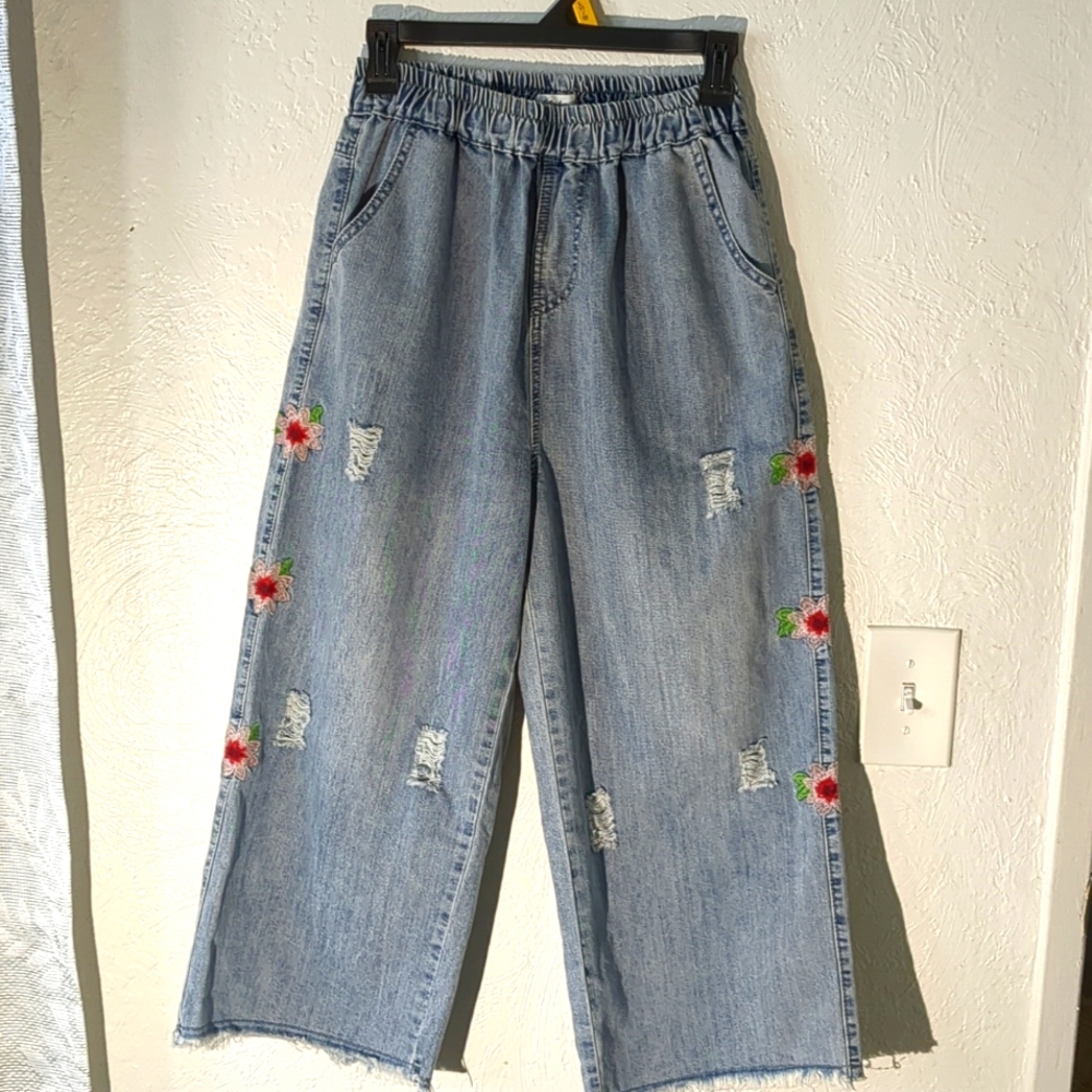 Aitailan Wide Leg Distressed Jeans size L.